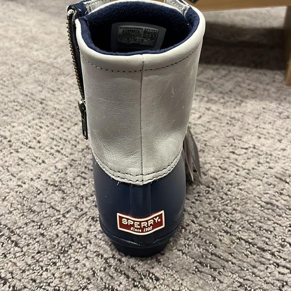 Brand new Sperry Saltwater boots - Picture 3 of 4